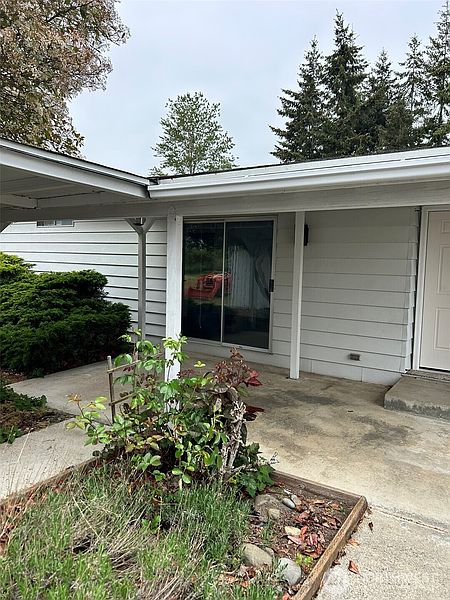 2nd image of 791 W Elliott Court