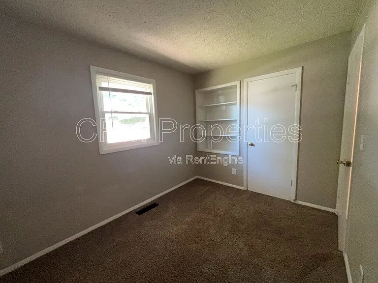 900 Miami Blvd — Photo 14