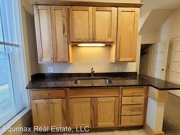 3rd image of 85 Victoria St S APT 8