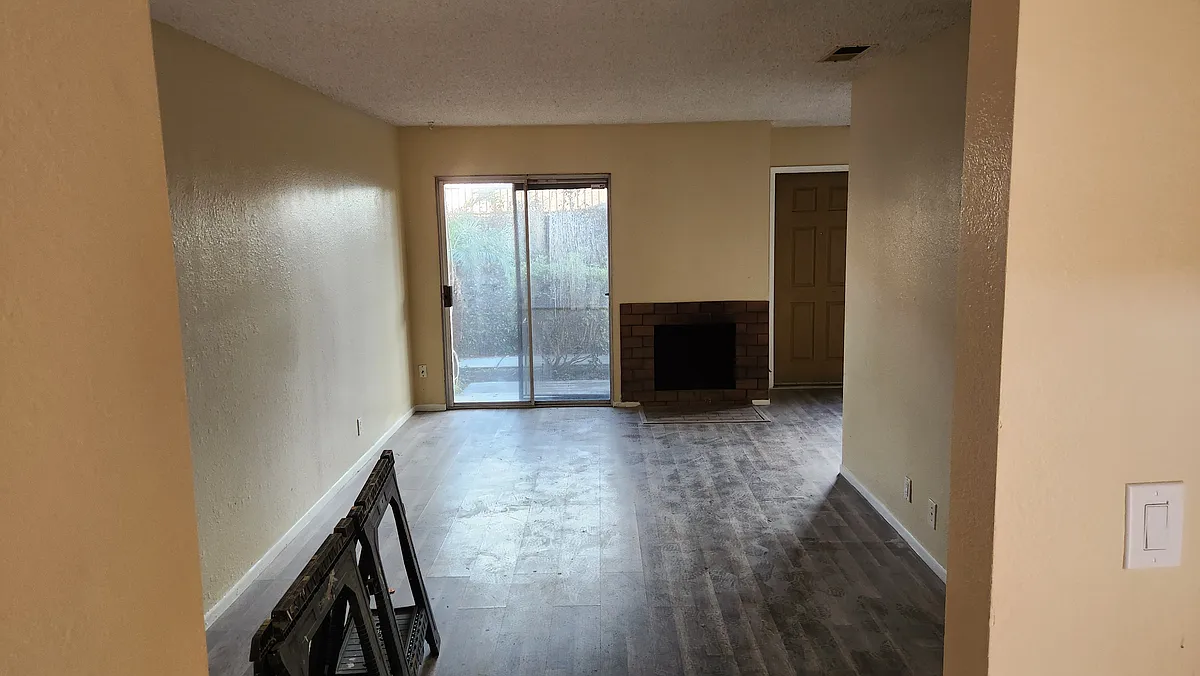 Building Photo - 14700 S Berendo Ave #8