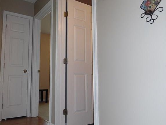 5th image of 555 Poplar Ln