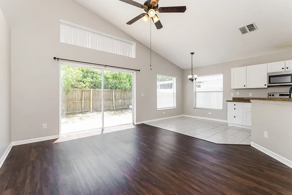 4 bed, 2.0 bath, 1877 sqft, $2,250 — Photo 3