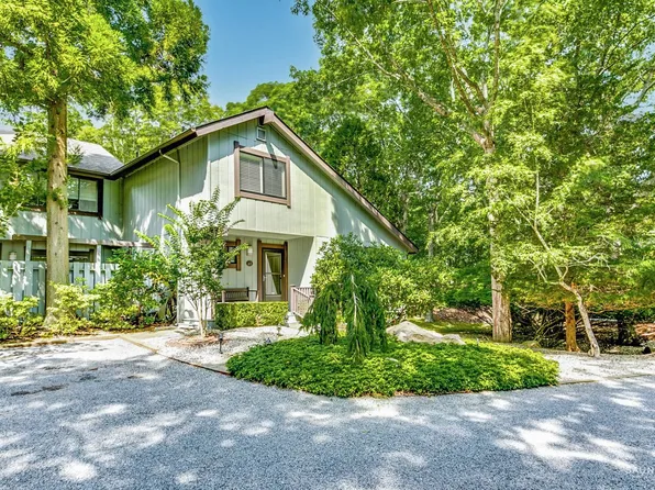 190 Treescape Dr, East Hampton, NY 11937