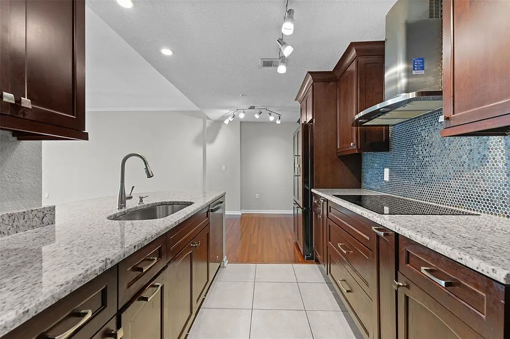 3 bed, 2.0 bath, 1648 sqft, $3,800 — Photo 4
