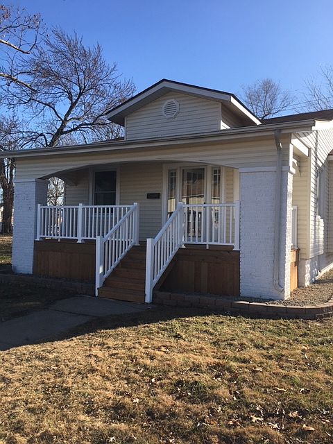 1st image of 902 E Acton Ave