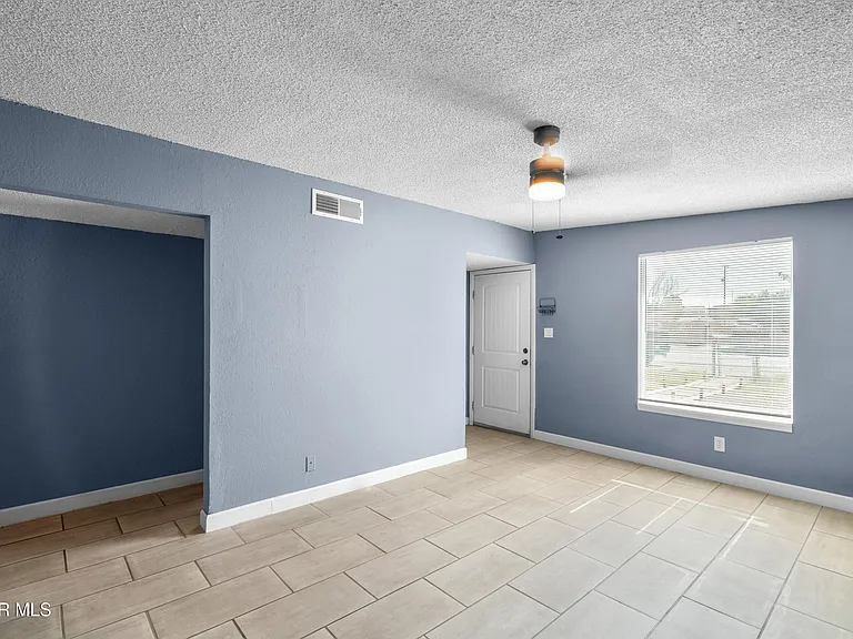 3977 Las Casitas Dr #B — Photo 7