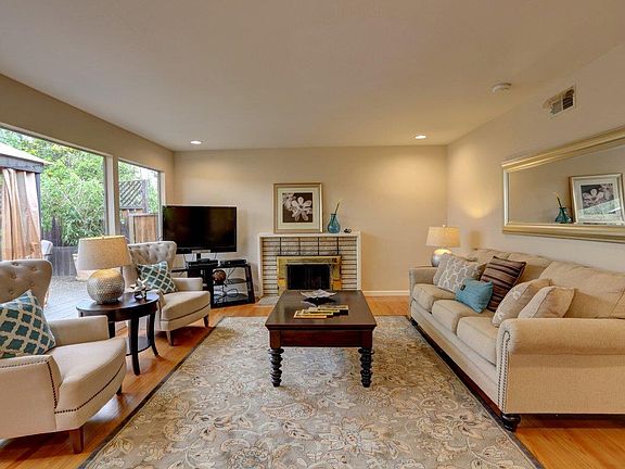 5th image of 678 Cambridge Dr
