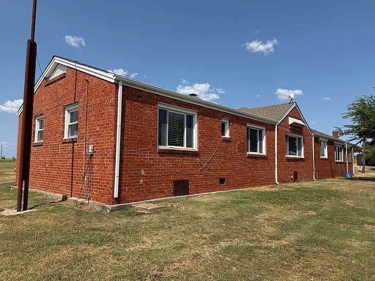 2919 W Main St — Photo 42
