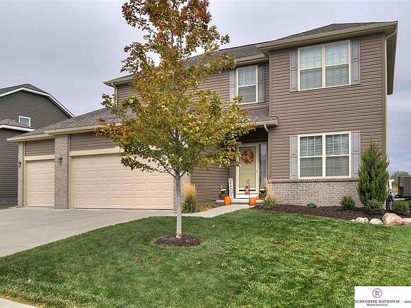 3rd image of 4458 Brook Dr