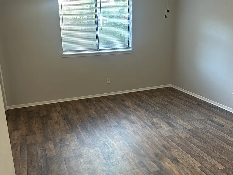 1108 Crepe Myrtle Ct — Photo 7