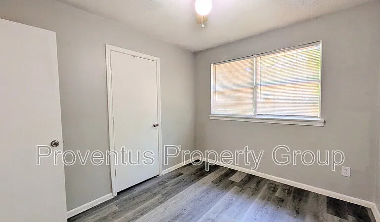 4527 Versailles Dr — Photo 18