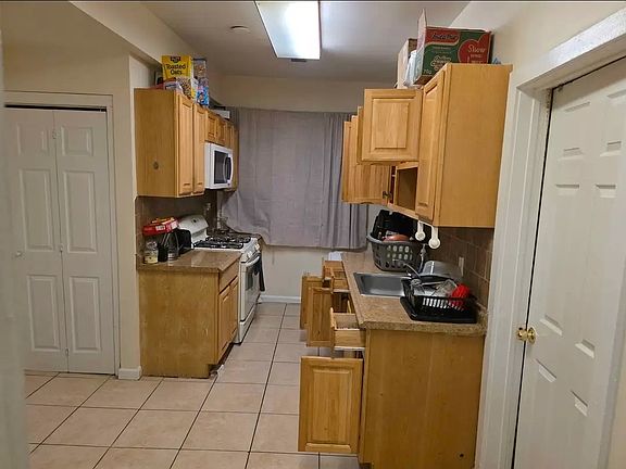 2nd image of 230 Ellis Ave APT 2L