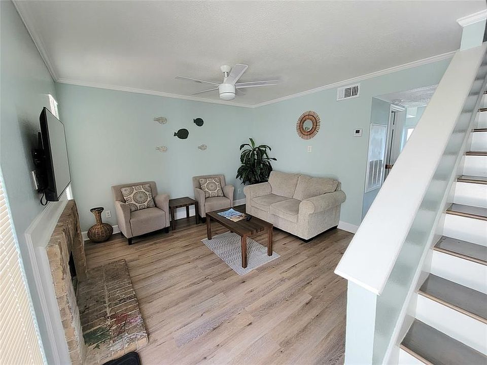 1st image of 925 Sealy St #9