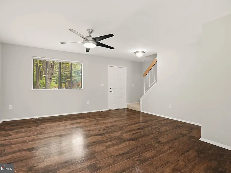 1382 Almond Dr — Photo 6