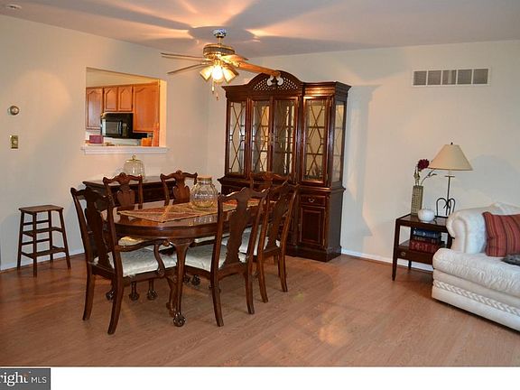 4th image of 848 Sabina Cir