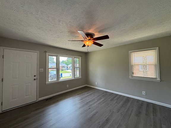 3rd image of 1616 Grandview Dr