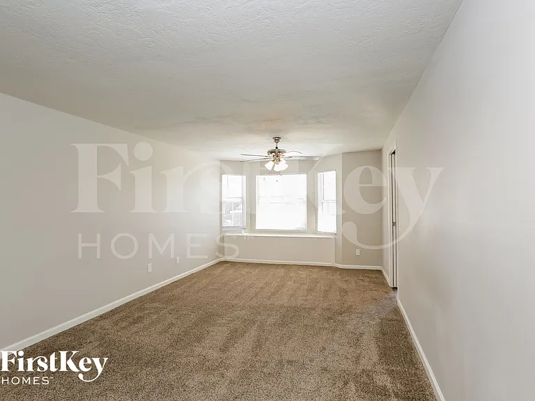 13249 N 14th Dr — Photo 9