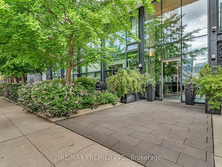 25 Stafford St #407 — Photo 2