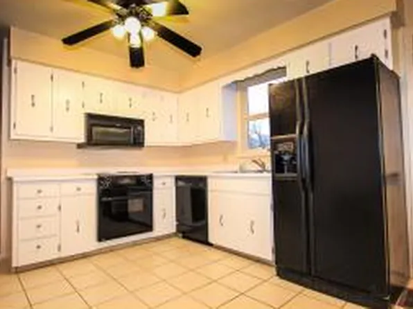 1220 Eastbrook Dr, Kingsport, TN 37663