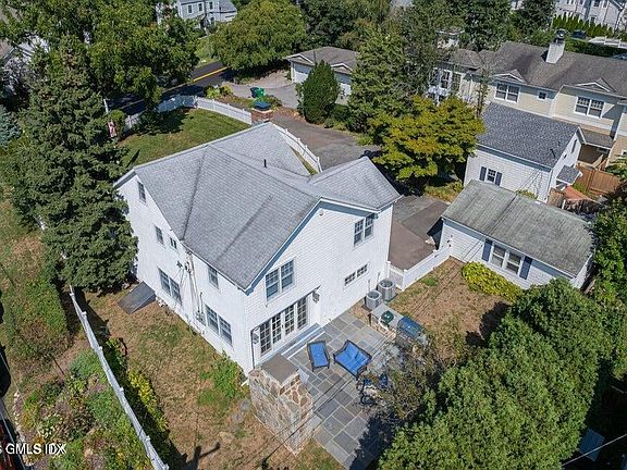 4th image of 28 W End Ave