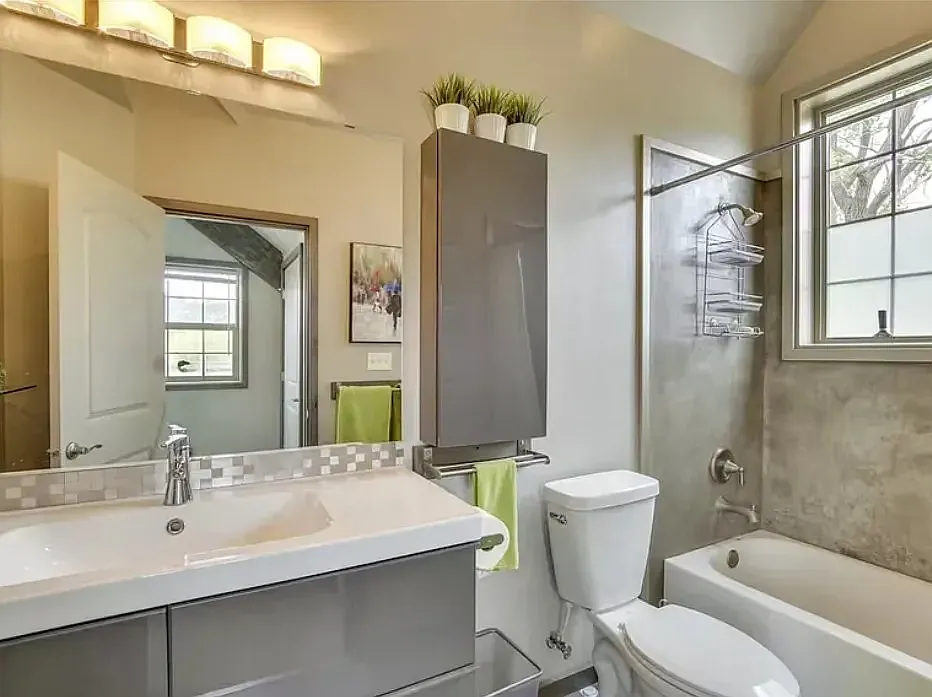 E338 - New Harmony Loft — Photo 4