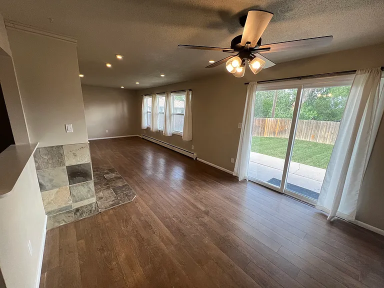 916 Timber Ln — Photo 6