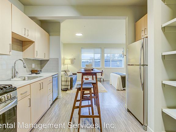 4th image of 3423 SE Hawthorne Blvd APT 406