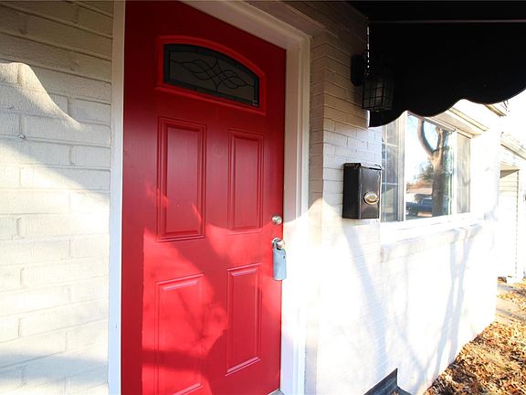 3rd image of 2121 Lindell Blvd