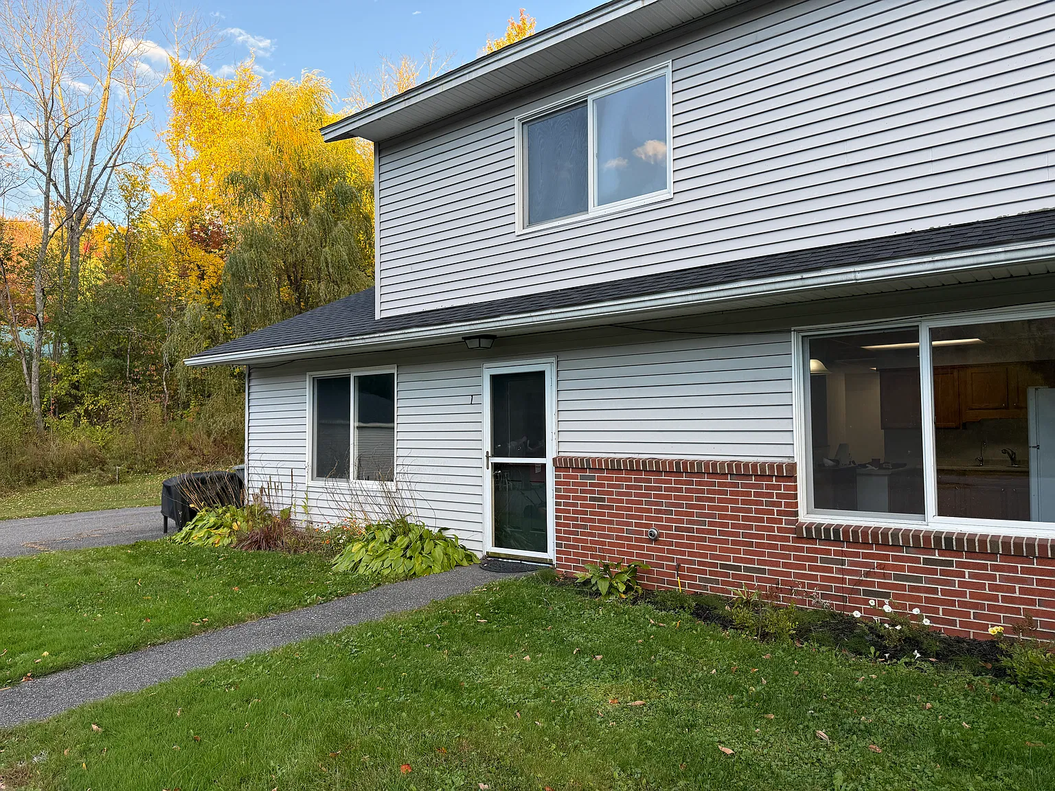 2 bed, 1170 sqft, $1,950 — Photo 2