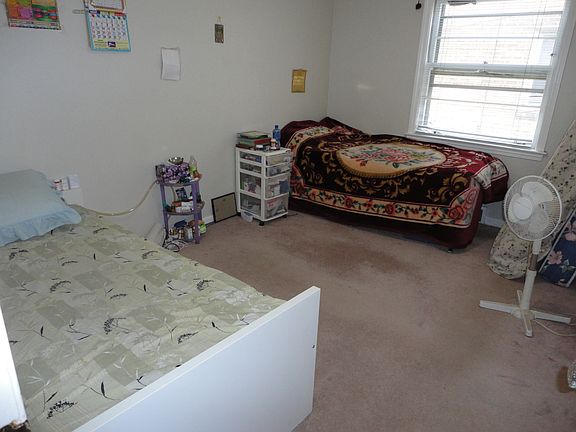 5th image of 6605 N Seeley Ave #1S