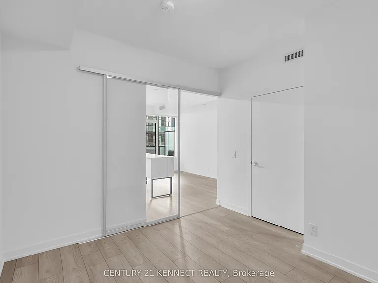285 Dufferin St #307 — Photo 14