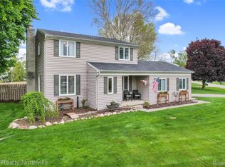 1929 Hopkins Dr, Wixom, MI 48393