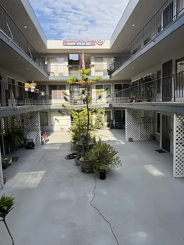 120 Alamitos Ave #8 Photo 1