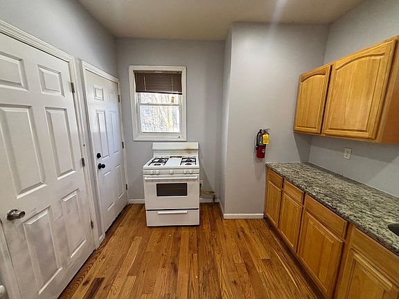 5th image of 168 Wilkinson Ave #1