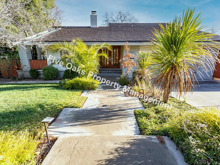 2815 Stanford Ln — Photo 1