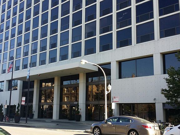 2nd image of 4343 N Clarendon Ave APT 1717