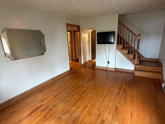 3rd image of 64 Avalon Ave