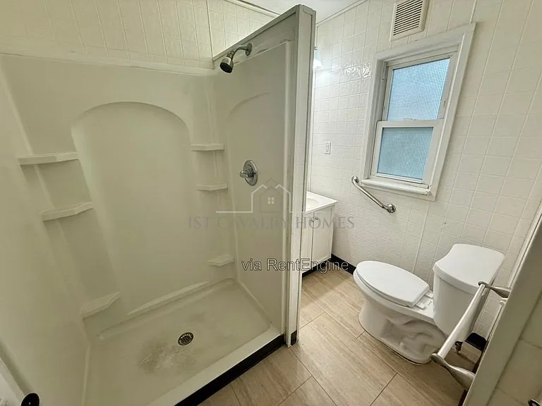 1052 Yale St #3 — Photo 7