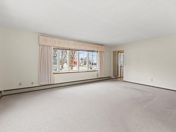 4th image of 616 Nixon Ave SE