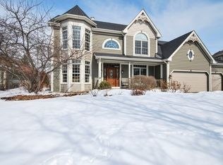 1201 Thoroughbred Cir, St Charles, IL 60174