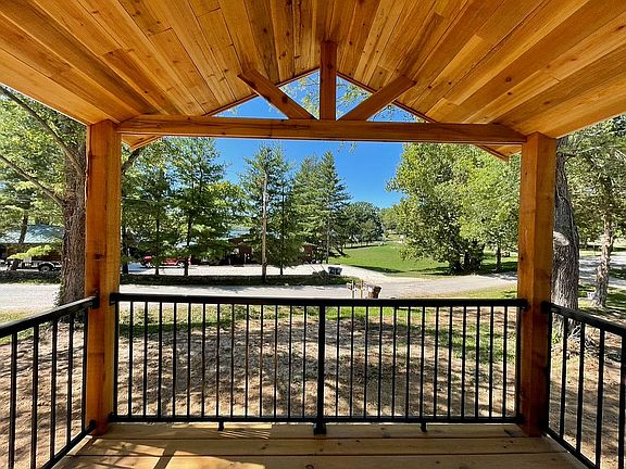 Cedar ceiling, posts &beams 
