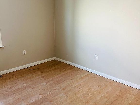 5th image of 308 Falcon Dr