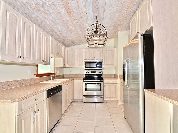 5th image of 746 Altura Street