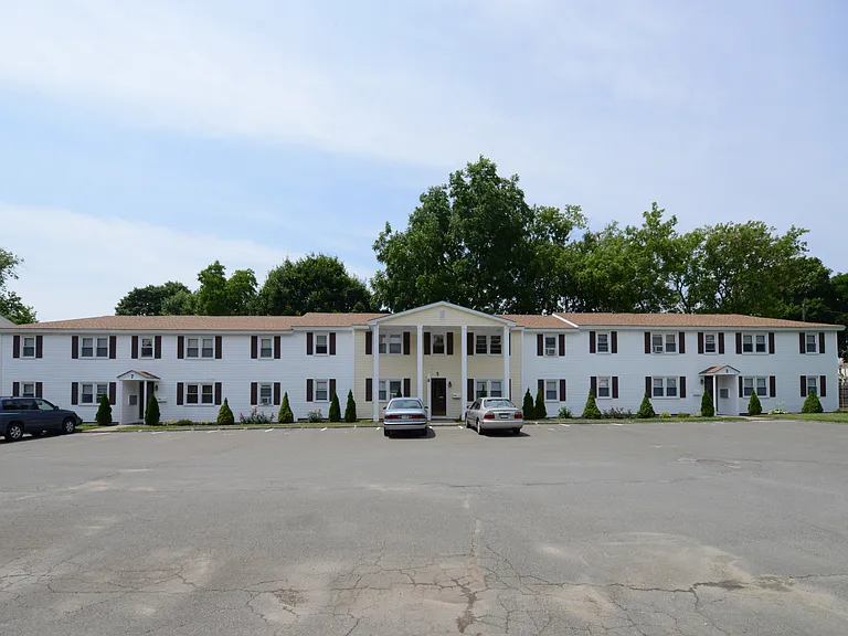 11 Perry Dr #7 — Photo 1