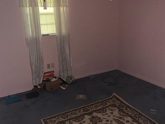 5th image of 135 Henry Dr