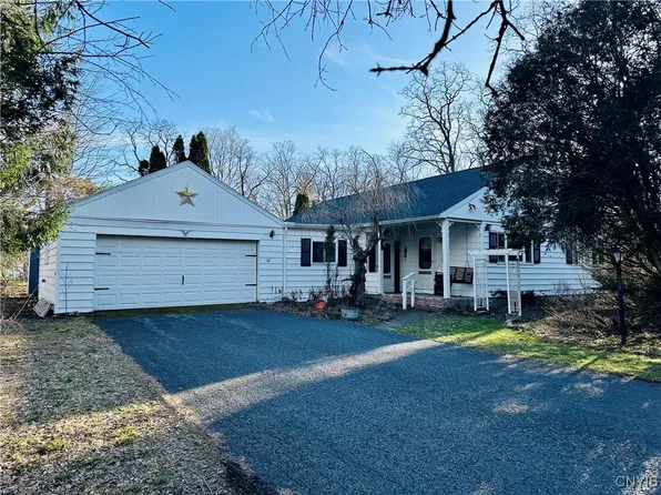 2 Barrow Ln, Skaneateles, NY 13152