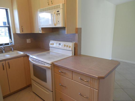 3rd image of 81 Meadows Dr
