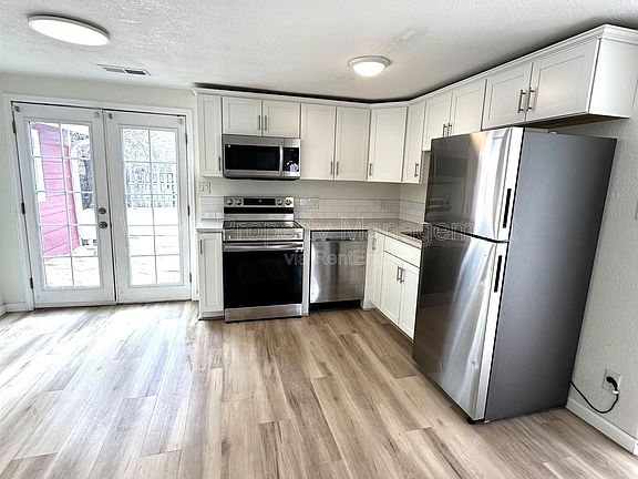 5th image of 6095 Pierce St Unit B