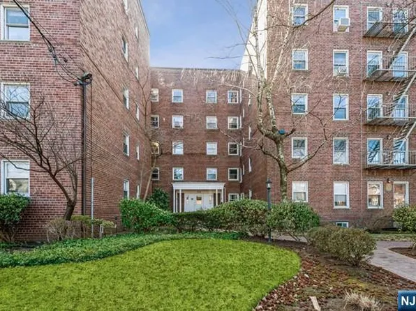 326 Bridge Plz N APT 1G, Fort Lee, NJ 07024