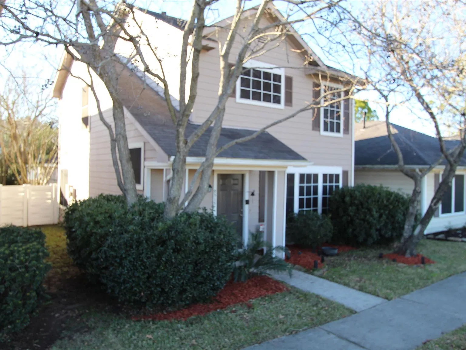 3 bed, 2.5 bath, 1712 sqft, $1,790 — Photo 3